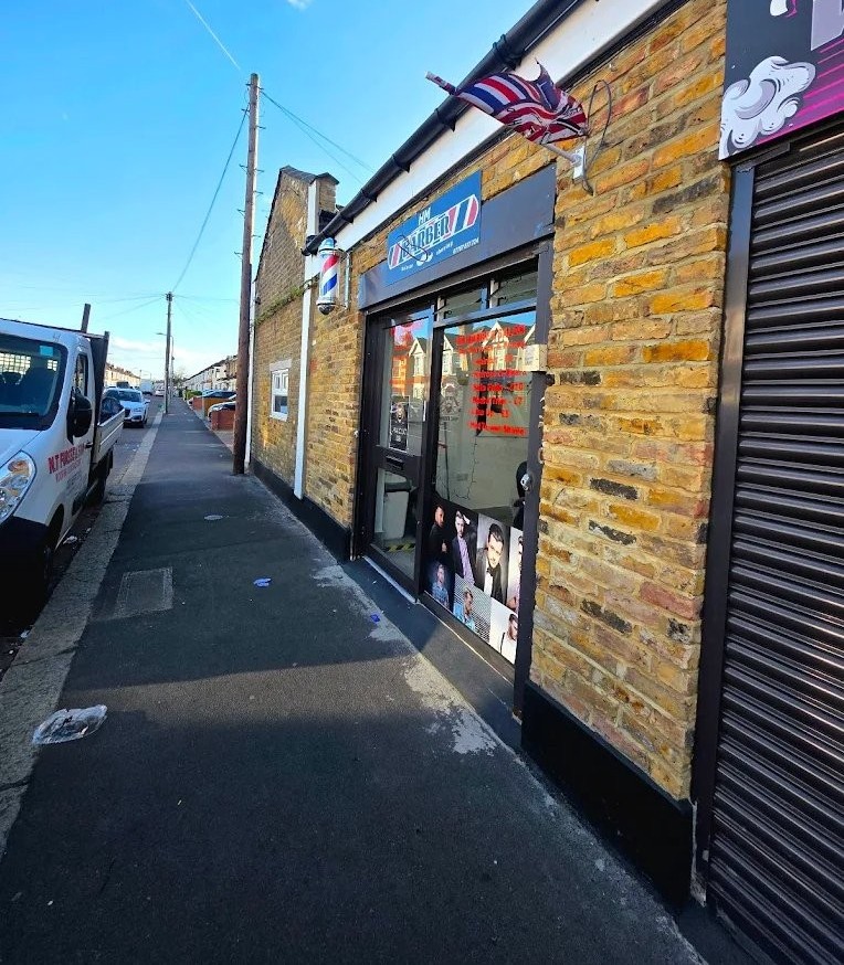 HM Barber Salon exterior